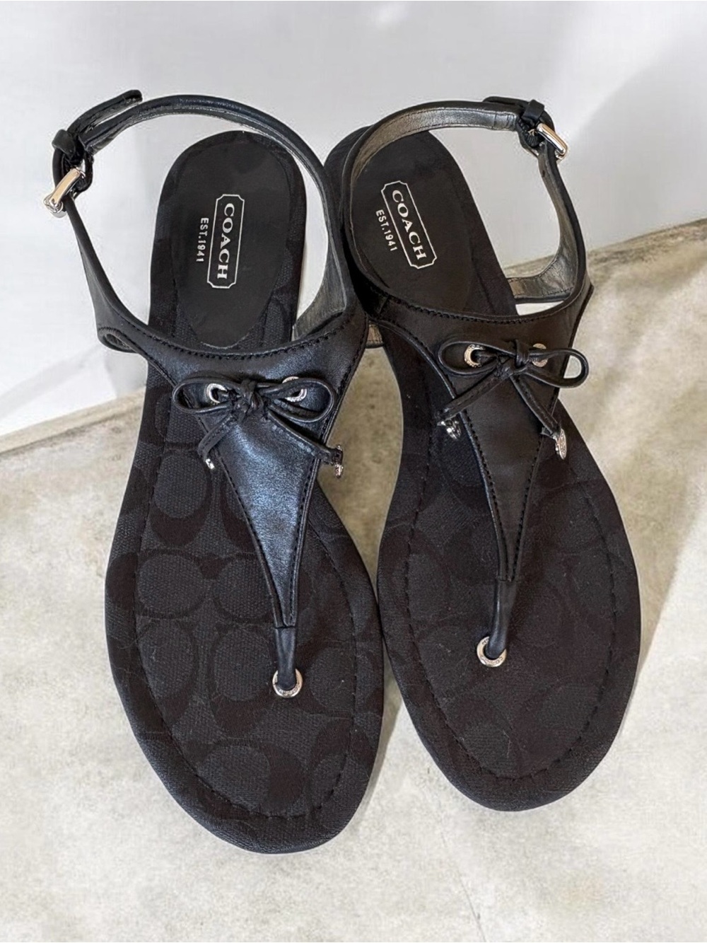 Coach Black Signature T-Strap Sandals Nearly New Size 8.5